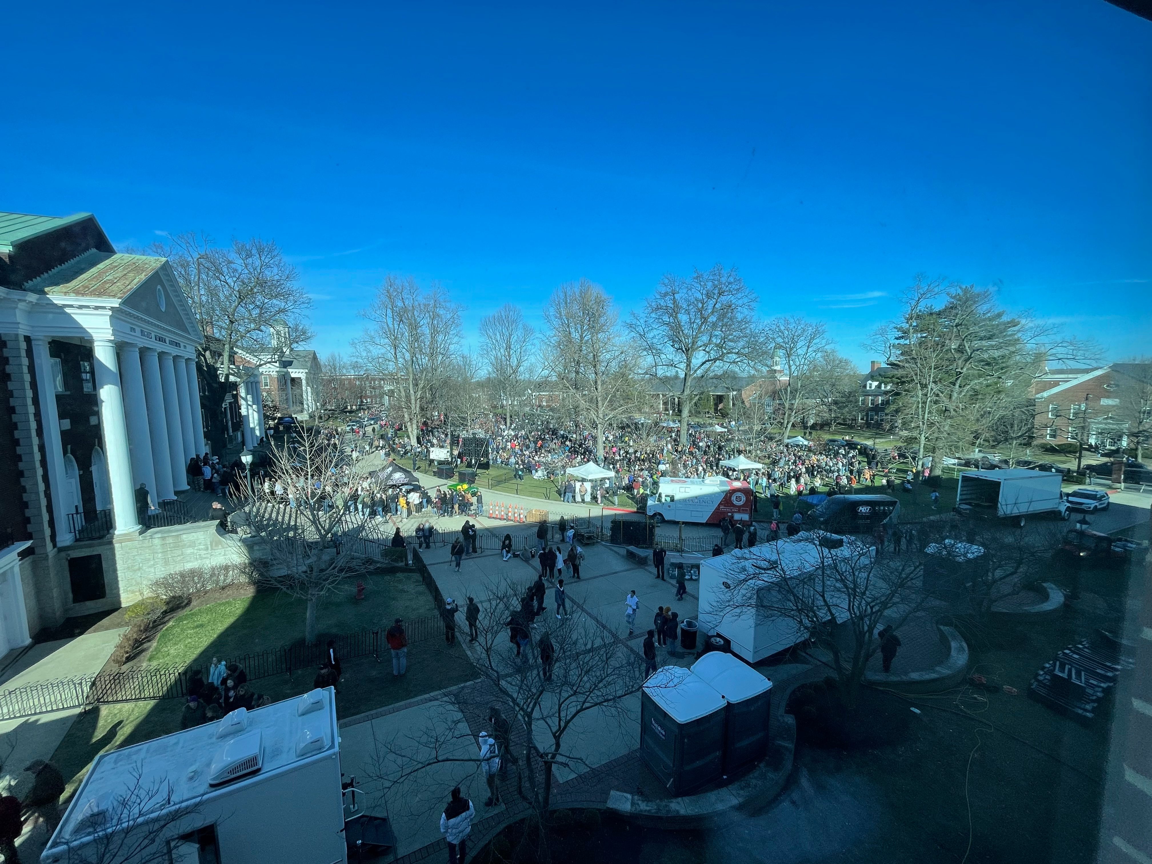 20k people on the lawn in front of the Auditorium