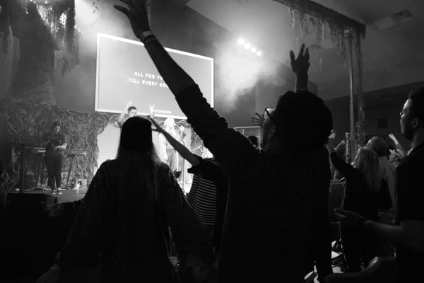 worship-ywam-missionary-people-inspire-hands